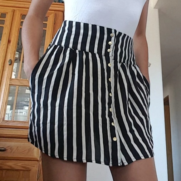 Mini skirt - Picture 2 of 4